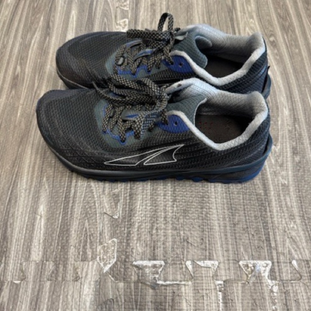 Altra Timp Men’s 8.5 Trail Shoes. Hardly used, black, gray, blue.
